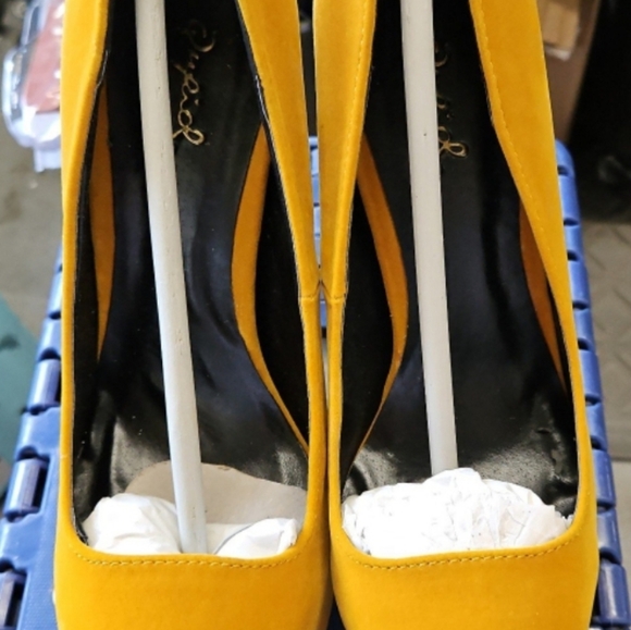 Qupid Women's Classic - Picture 2 of 11